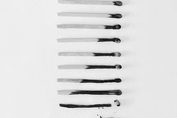 A sequence of abstract shapes representing a clear step-by-step process.